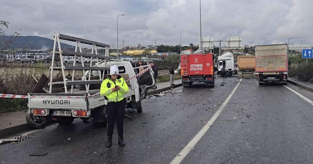 Konya plakalı hafriyat kamyonu kazaya karıştı! 1 ölü var 3